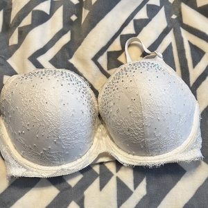 Victoria’s Secret bra Destash